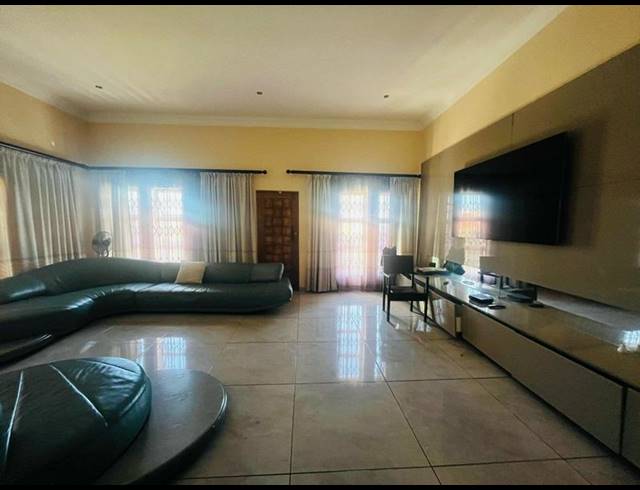 5 BEDROOM HOUSE FOR SALE IN THE REEDS